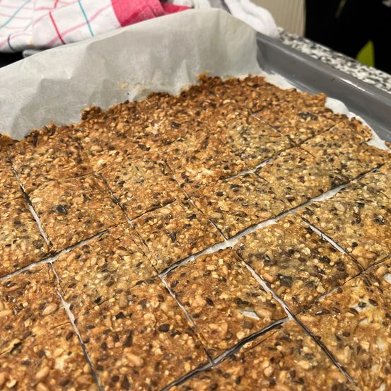 Bild enthält, Food, Grain, Produce, Granola, Person