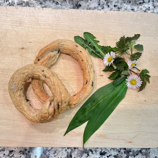 Bild enthält, Food, Food Presentation, Chopping Board, Fungus, Plant
