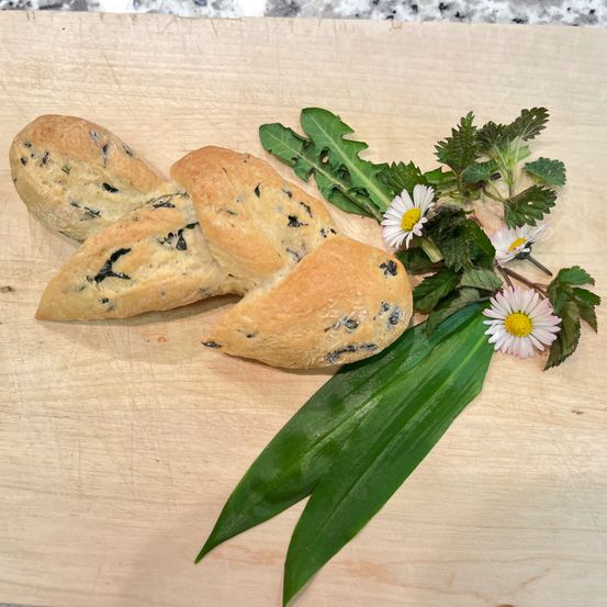 Bild enthält, Food, Food Presentation, Bread, Plant, Leaf, Flower