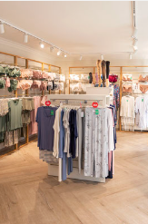 Bild enthält, Boutique, Shop, Indoors, Furniture