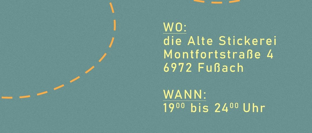 Plakat mit blauem Hintergrund. Der Text 'WO + WANN' ist in weiß angezeigt. Darunter befindet sich eine Adresse 'die Alte Stickerei Montfortstraße 4 6972 FuBach' und 'WANN: 1900 bis 2400 Uhr'. Eine gelbe gestrichelte Linie führt zur Adresse.