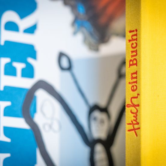 Bild enthält, Book, Publication, Advertisement, Poster, Face, Head, Person, Novel