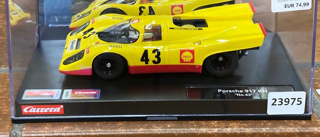 Bild enthält, Alloy Wheel, Car, Spoke, Tire, Vehicle, Wheel, Person