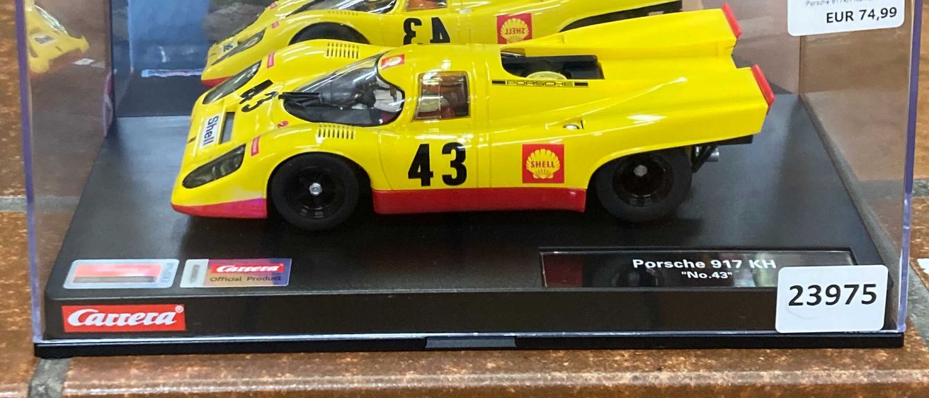 Bild enthält, Alloy Wheel, Car, Spoke, Tire, Vehicle, Wheel, Person