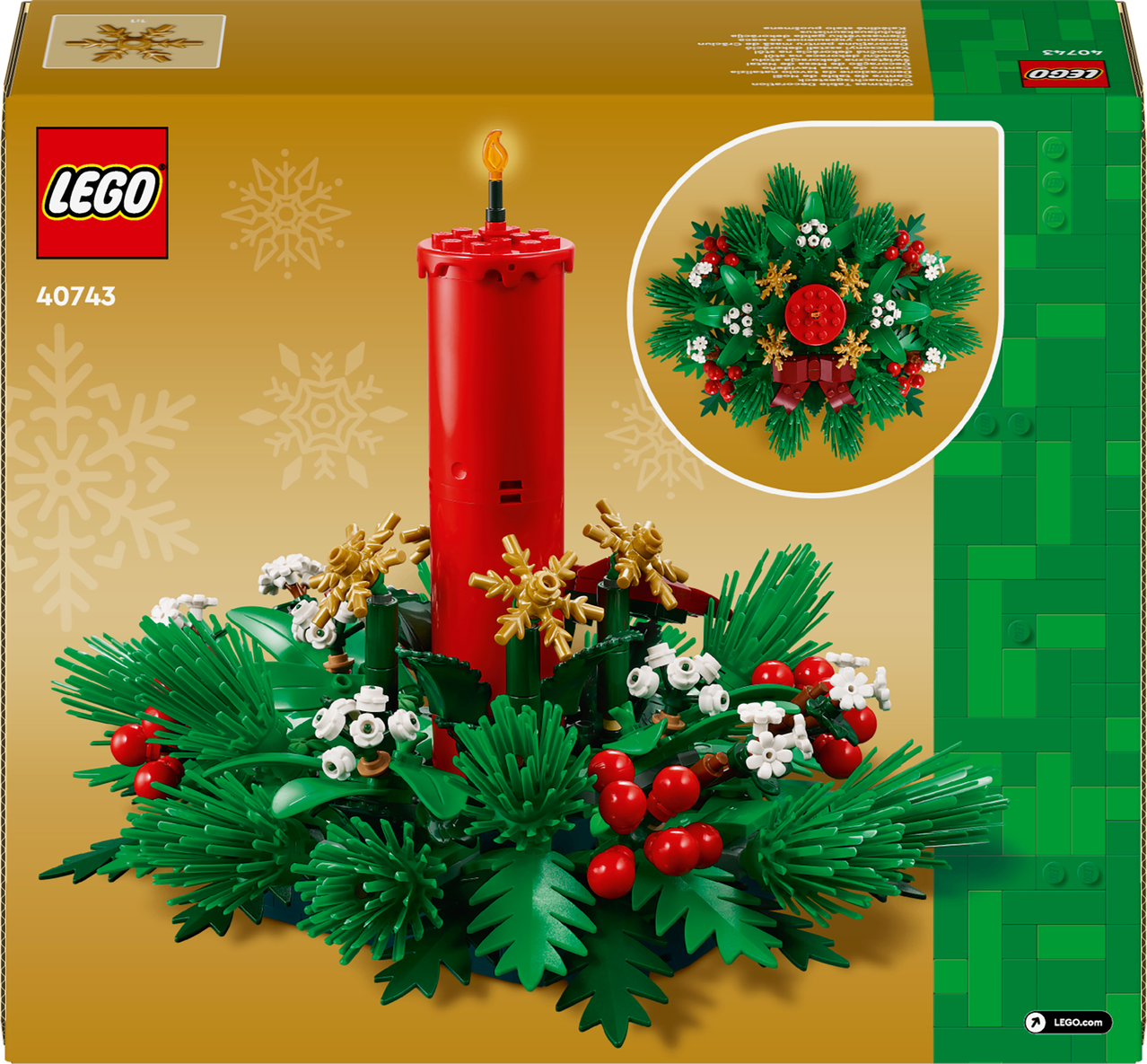 Das LEGO 40743 Set besteht aus einer roten Kerze, umgeben von grünen Blättern, roten Beeren und weißen Blumen, die einen festlichen Weihnachtskranz bilden.