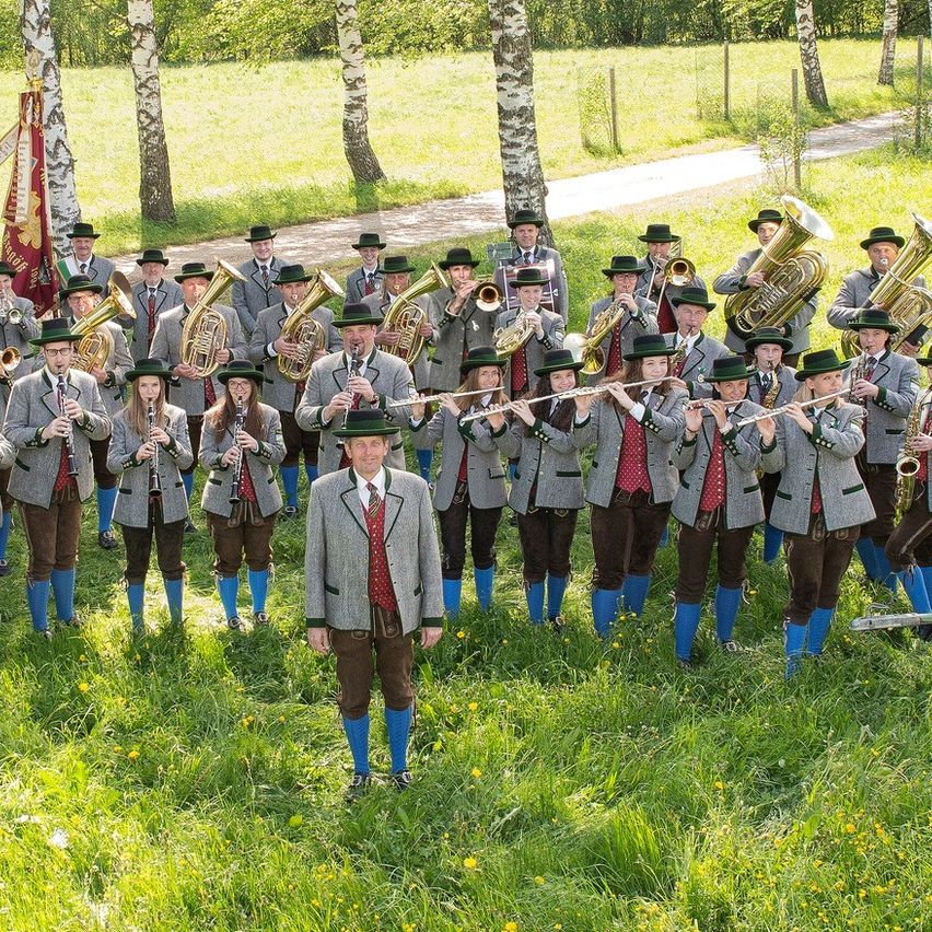 Bild enthält, People, Person, Grass, Nature, Outdoors, Park, Tree, Field, Grassland, Vegetation