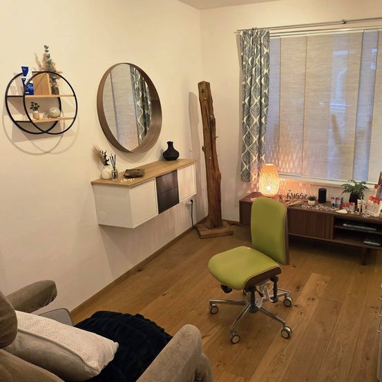 Bild enthält, Indoors, Beauty Salon