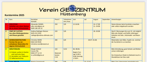 Ein Bild eines Dokuments listet mehrere Kurse mit Terminen, Preisen und Kontaktdaten auf. Die Kurse umfassen 'Alexander DANIEL', 'Andrea Radinger-Reisener', 'Christine MARK', 'Margit Schintl', 'Beatrix Zygartowaki' und 'Markus Blaschke'. Jeder Kurs hat einen anderen Terminbereich, Preis und Kontaktdaten.