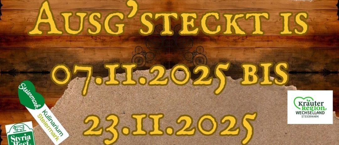 Eine Werbung für das Sonntagsbuffet bei Putzn Riebenbauer, regional und phänomenal, läuft vom 7. November bis 23. November 2025. Es ist von Montag bis Freitag von 15 Uhr bis 12 Uhr und am Wochenende geöffnet, befindet sich in Wiesenhof 17, 8243 Pinggau. Reservierungen können telefonisch vorgenommen werden. Der Text ist in Gelb auf einem hölzernen Hintergrund.
