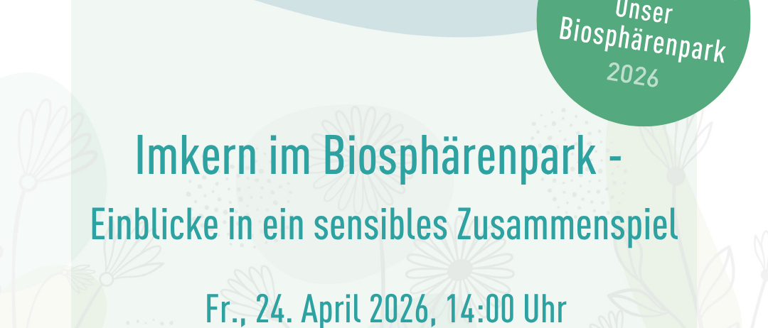 Werbeplakat für eine UNESCO-Biosphärenpark-Veranstaltung mit einer Biene und Blumen. Es lädt ein, am 24. April 2026 um 14:00 Uhr am Lorberplatz, 8480 Mureck, im Biosphärenpark für sinnliche Erlebnisse teilzunehmen.