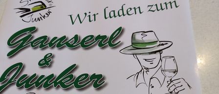 Ein Plakat für die Ganserle & Junker Veranstaltung, die jederzeit eingeladen wird. Es zeigt einen Mann mit Hut, der ein Weinglas hält, und erwähnt das Datum als 9. November 2025.