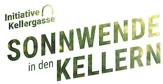 Grüner Text 'Sonnenwende in den Kellern' auf weißem Hintergrund. Der Text 'Initiative Kellergasse' befindet sich oben.