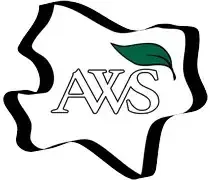 Das AWS-Logo ist weiß und schwarz mit einem grünen Blatt in der Mitte. Das Blatt ist gebogen und der Text 'AWS' ist weiß geschrieben.