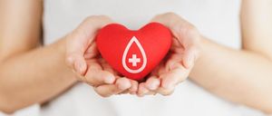 Bild enthält, Symbol, Love Heart Symbol, First Aid