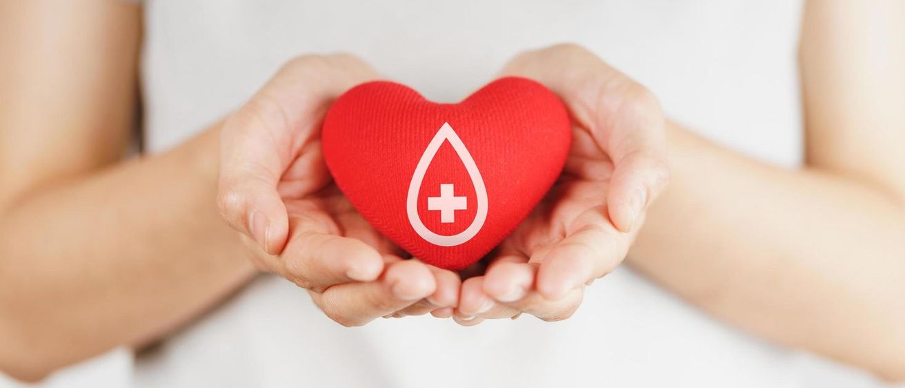 Bild enthält, Symbol, Love Heart Symbol, First Aid