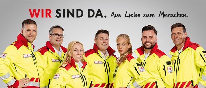 Bild enthält, People, Person, Coat, Shirt, Adult, Female, Woman, Male, Man, Groupshot