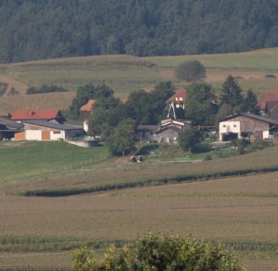 Bild enthält, Nature, Outdoors, Countryside, Rural, Field, Pasture, Landscape, Village, Scenery, Grassland