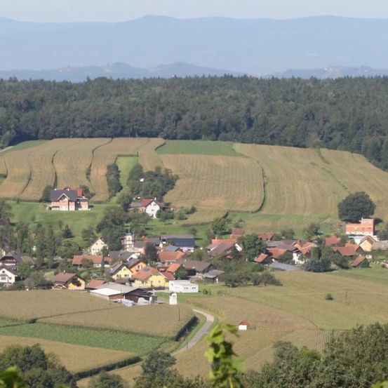 Bild enthält, Nature, Outdoors, Countryside, Rural, Farm, Village, Building, Aerial View