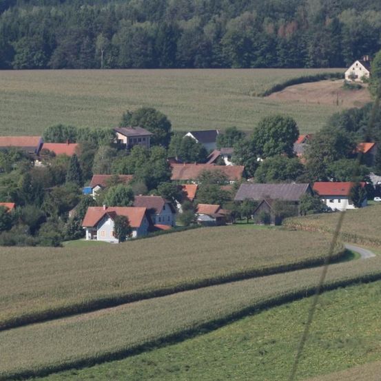 Bild enthält, Nature, Outdoors, Countryside, Rural, Village, Building, Farm
