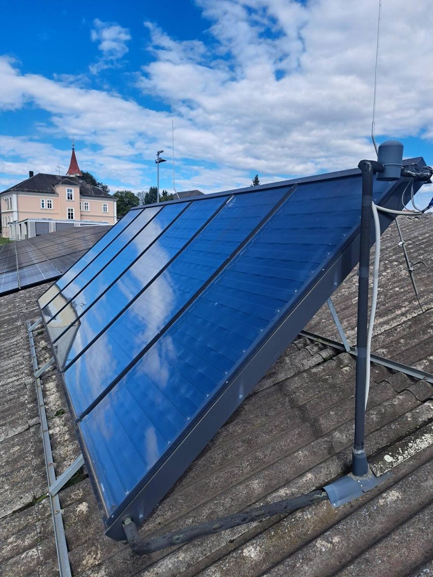 Bild enthält, Electrical Device, Solar Panels