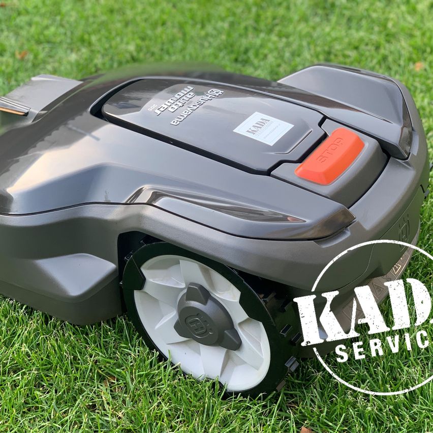 Bild enthält, Grass, Lawn, Plant, Machine, Wheel, Car, Vehicle, Device, Lawn Mower, Tool