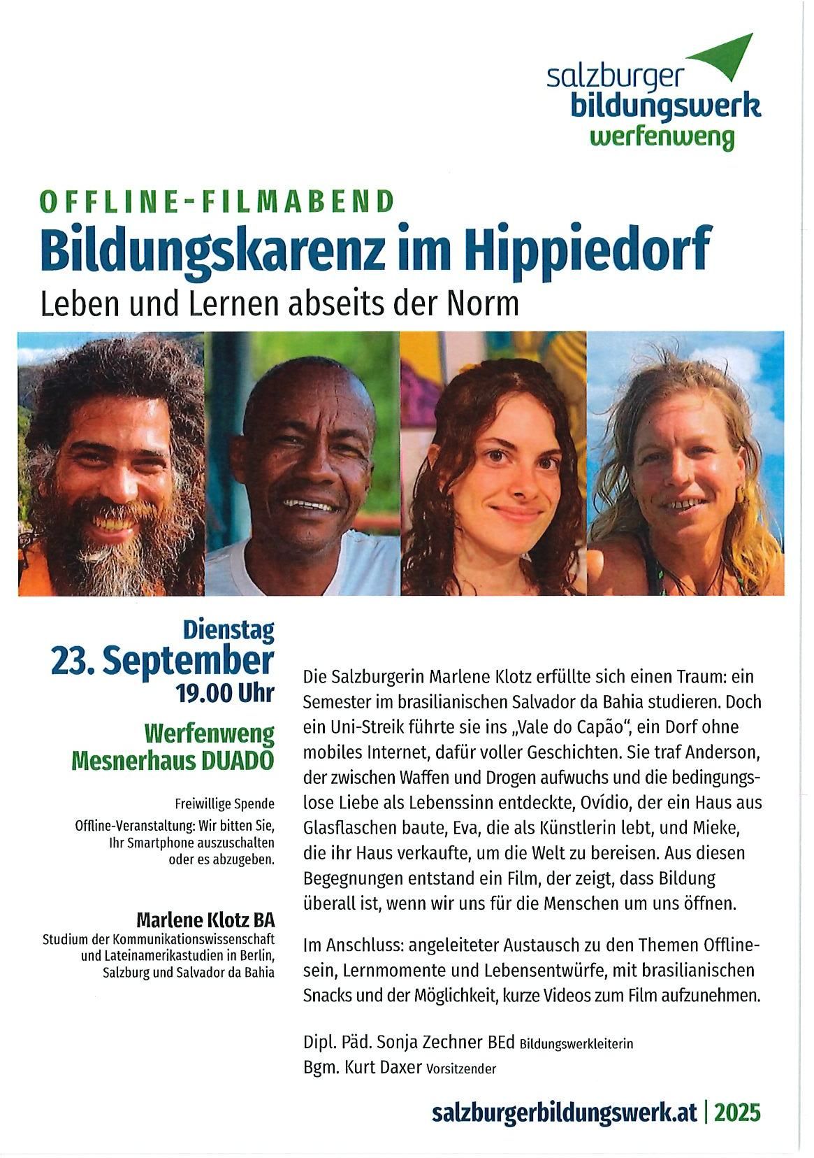 Poster für einen Offline-Filmabend. Es zeigt vier lächelnde Menschen, zwei Männer und zwei Frauen. Es steht, 'Offline-Filmabend Bildungskarenz im Hippiedorf.' Es steht auch, 'Leben und Lernen außerhalb der Norm.' Es steht auch, 'Dienstag 23. September, 19.00 Uhr.' Es steht auch, 'Verfemung Menscherhaus DUADO.' Es steht auch, 'Freiwillige Spende. Offline-Veranstaltung: Wir bitten Sie, Ihr Smartphone auszuschalten oder mitzubringen.' Es steht auch, 'Marlene Klotz BA.'