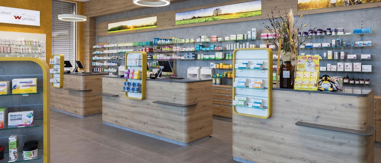 Bild enthält, Shop, Indoors, Market, Grocery Store, Supermarket, Person, Checkout Counter, Monitor, Screen, Building