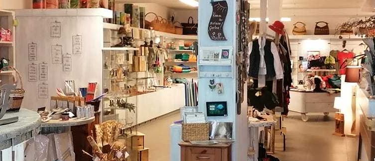 Bild enthält, Indoors, Shop, Building, Market, Boutique, Handbag, Grocery Store, Supermarket