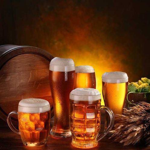 Bild enthält, Glass, Alcohol, Beer, Beverage, Lager, Beer Glass, Liquor, Cup, Stein