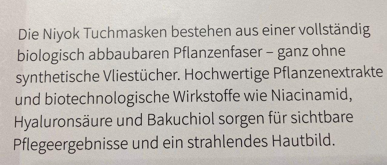 Die Masken bestehen aus feinen Pflanzenfasern und einem flauschigen Füllmaterial. Hochwertige biologische Wirkstoffe wie Myrrhe und Bakuchiol sorgen für ein ebenmäßiges Hautbild und ein strahlendes Aussehen.