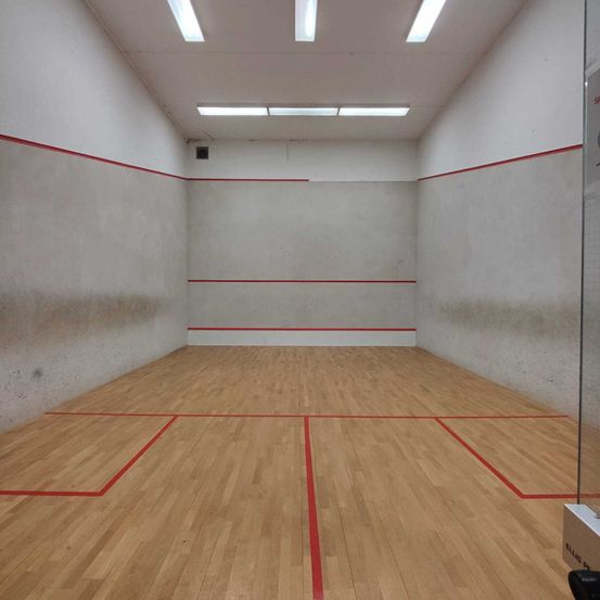 Bild enthält, Floor, Indoors