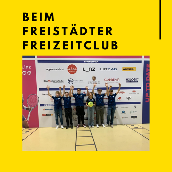 Bild enthält, Person, Tennis Racket, Volleyball (Ball), Boy, Male, Teen, Child, Adult, Man, Head