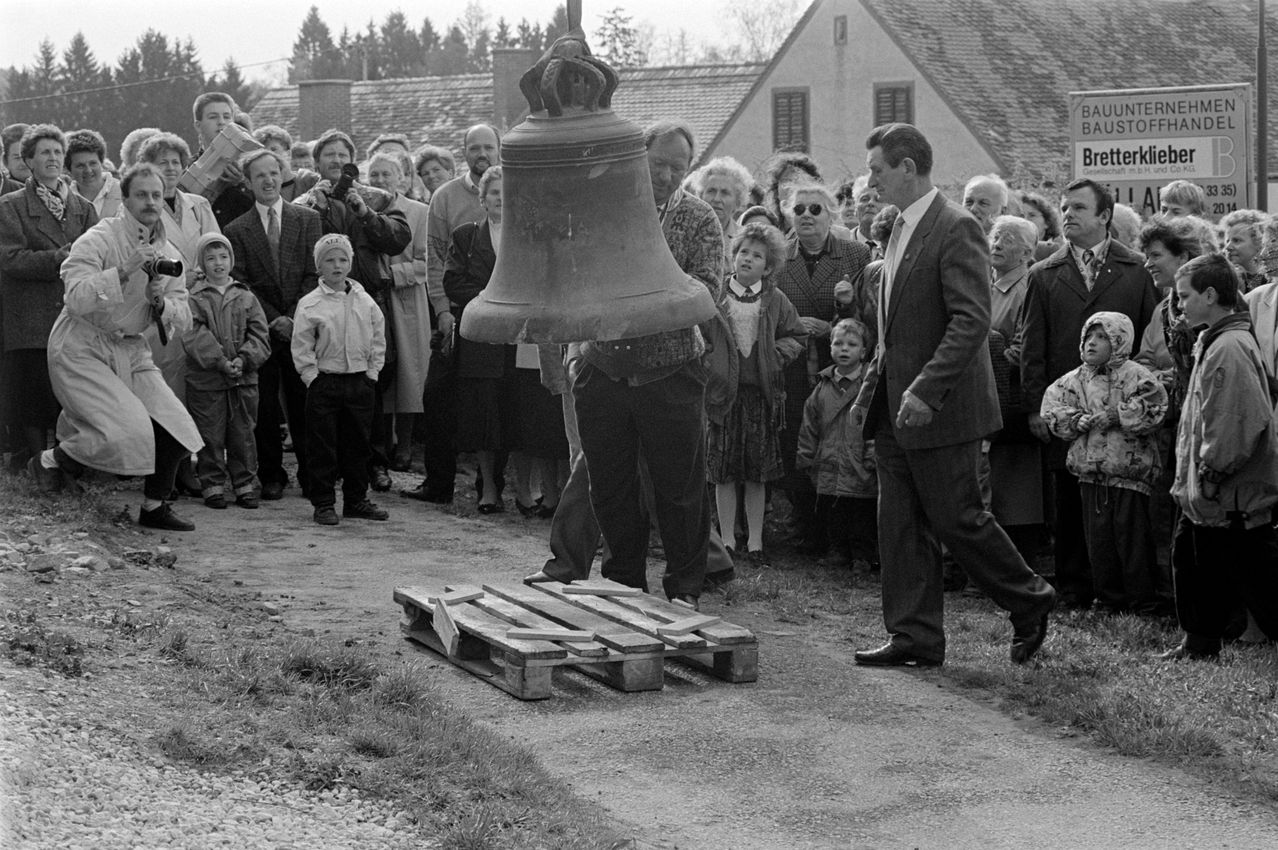 Bild enthält, Adult, Male, Man, Person, Face, Head, Clothing, Footwear, Shoe