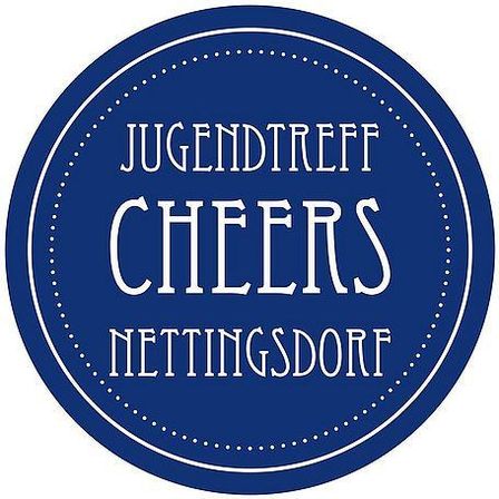 Ein blauer runder Logo mit weißen Punkten am Rand, das den Text Jugendtreff Cheers Nettingsdorf in weißen Großbuchstaben anzeigt.