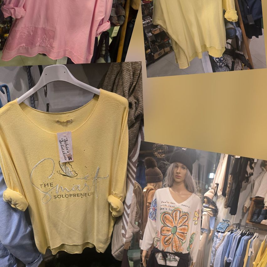 Eine Collage von Kleidungsdisplays in einem Geschäft. Ein gelbes Shirt mit 'The Smart Solopreneur' ist sichtbar. Andere Shirts, einschließlich pink und mit Blumenmuster, hängen an Kleiderbügeln. Eine Puppe in einem weißen Shirt mit Blume und Hut steht im Hintergrund.