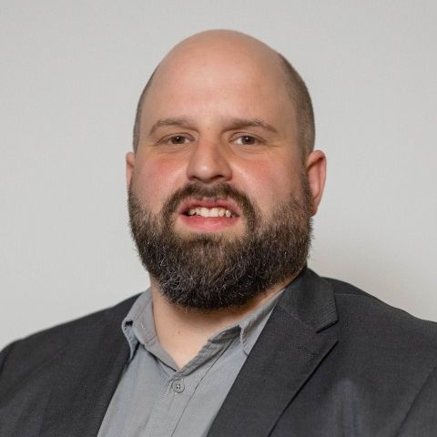 Bild enthält, Beard, Face, Head, Person, Adult, Male, Man, Suit, Blazer, Portrait