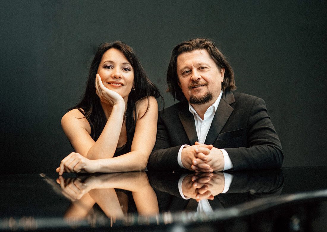 Bild enthält, Face, Head, Person, Smile, Adult, Male, Man, Female, Woman, Suit