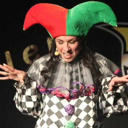 Bild enthält, Adult, Female, Person, Woman, Costume, Performer, Face, Portrait, Solo Performance