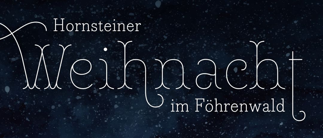 Ein dunkler blauer Hintergrund mit weißem Text, der 'ornsteiner weihnacht im Fohrenv' lautet. Der Text ist in einer kursiven Schrift.