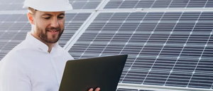 Bild enthält, Person, Worker, Computer, Electronics, Laptop, Pc