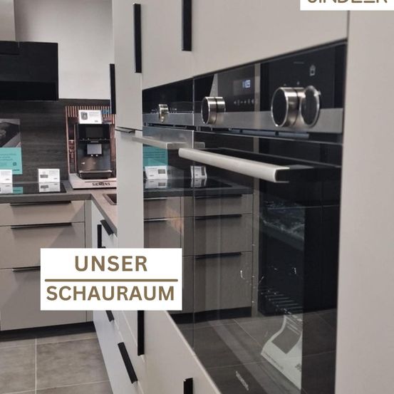 Bild enthält, Indoors, Interior Design, Kitchen, Sink Faucet, Cabinet