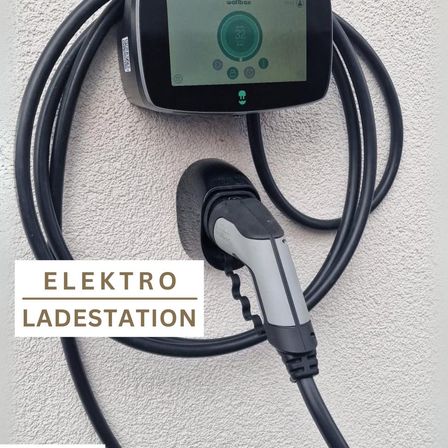 Bild enthält, Adapter, Electronics, Screen, Computer Hardware, Hardware, Monitor, Blow Dryer, Electrical Device