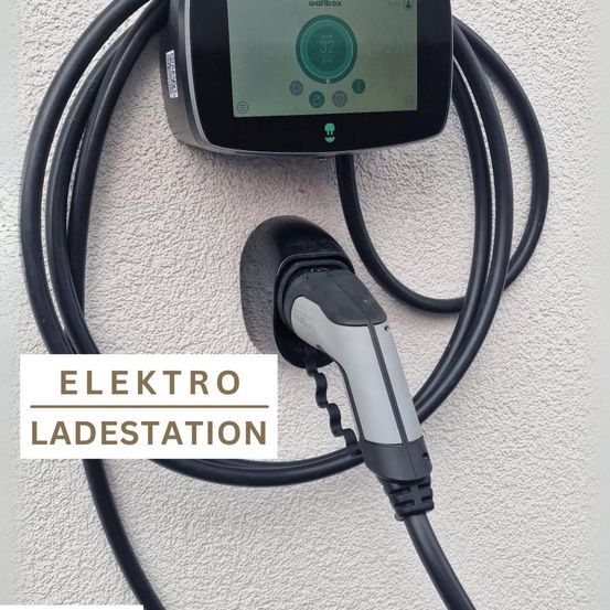 Bild enthält, Adapter, Electronics, Screen, Computer Hardware, Hardware, Monitor, Blow Dryer, Electrical Device