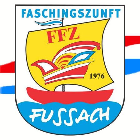 Das Logo für Faschingszunft Ffz Fussach zeigt ein Segelboot mit 'FFZ' auf dem Segel, einer Flagge und dem Jahr 1976. Das Segel ist gelb mit roten und blauen Designs. Das Boot ist auf einer blauen Welle. Der Text 'FUSSACH' ist unten.