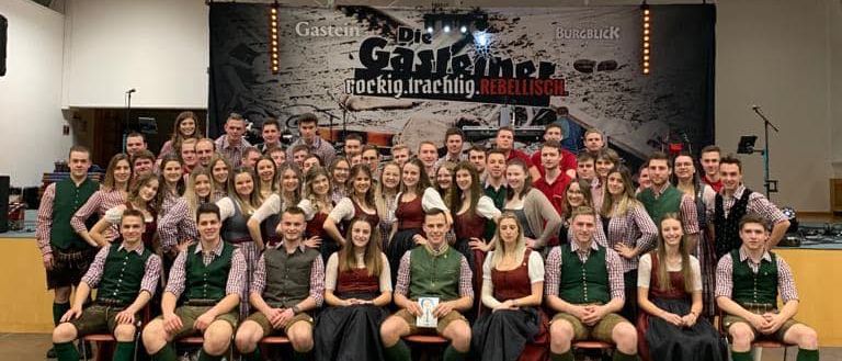 Bild enthält, People, Person, College, Adult, Male, Man, Female, Woman, Classroom, Crowd