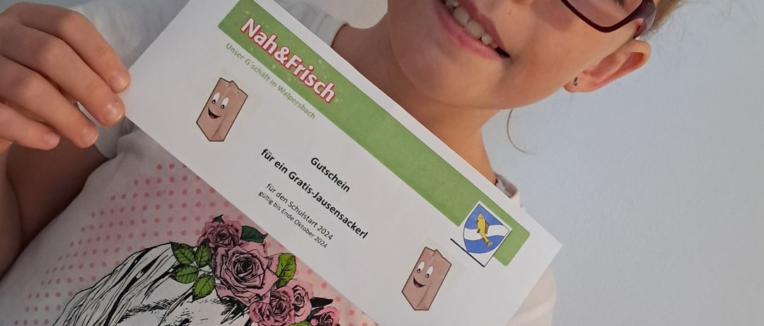 Bild enthält, Text, Person, Accessories, Glasses, Face, Head, Document, Driving License, Id Cards