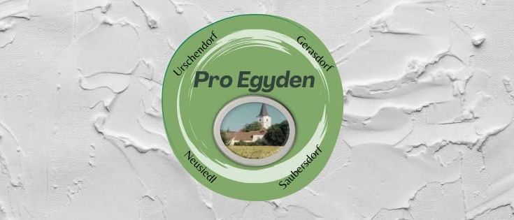 Ein grünes kreisförmiges Logo mit weißem Text auf weißem Hintergrund, das ein kleines Bild eines Dorfes und die Worte Pro Egyden zeigt.