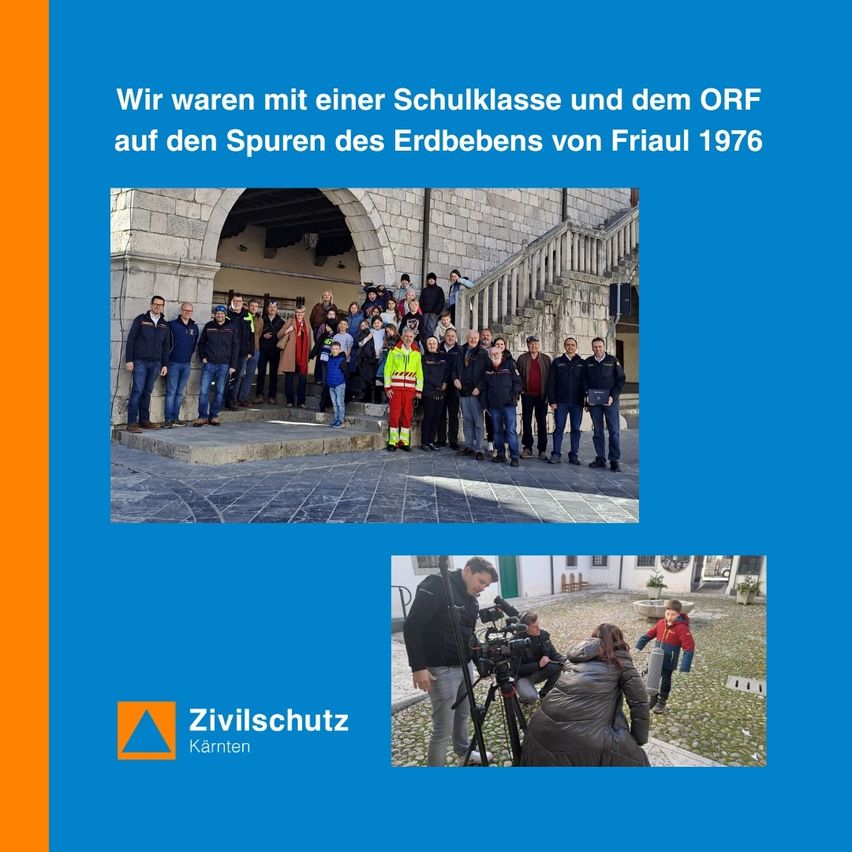 Ein Bild zeigt eine Gruppe von Menschen in Uniformen, die vor einem Gebäude stehen, während ein Mann sie filmt. Das Bild enthält auch Text in Deutsch.