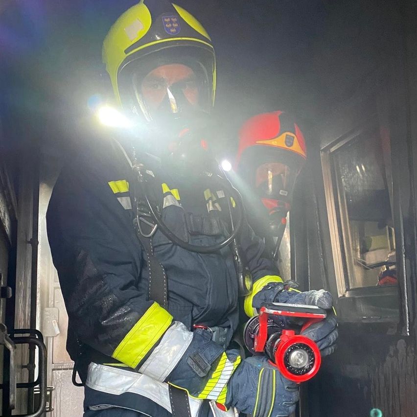 Bild enthält, Helmet, Fireman, Person, Adult, Male, Man, Face, Head