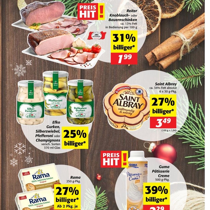 Eine Werbung für verschiedene Lebensmittelprodukte wie Fleisch, Käse und Gurken. Preise und Rabatte werden angezeigt. Es zeigt ein Winterthema mit Tannennadeln und Zimtstangen.